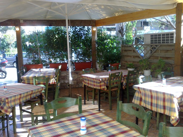 Ψητοπωλείο ο Λάμπρος Παλαιό Φάληρο - η εξωτερική σάλα μας