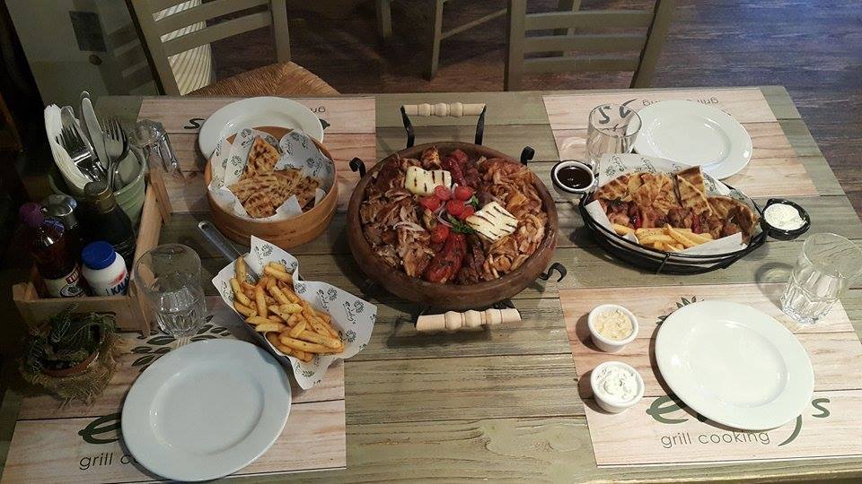 Τραπέζι 3 - Endy`s Grill Περιστέρι