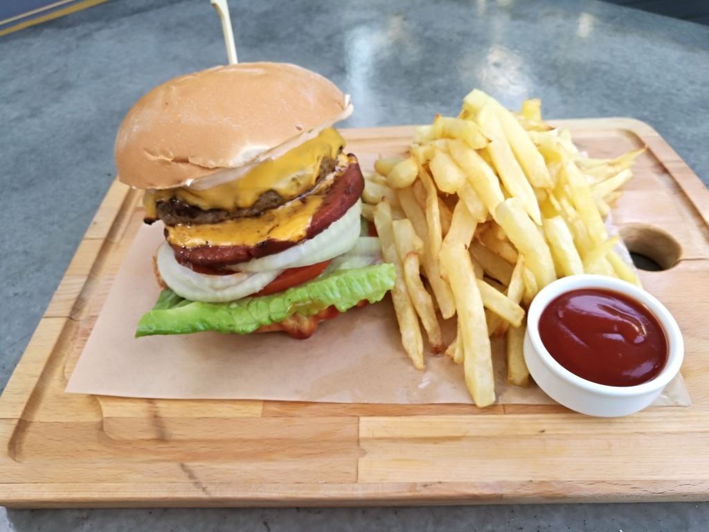 Kalamaki Square Αγία Παρασκευή - Burger 1