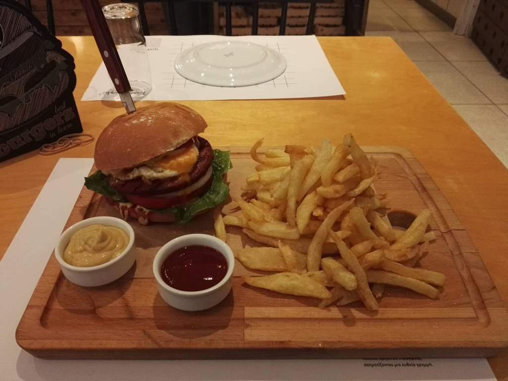 Kalamaki Square Αγία Παρασκευή - Burger 3