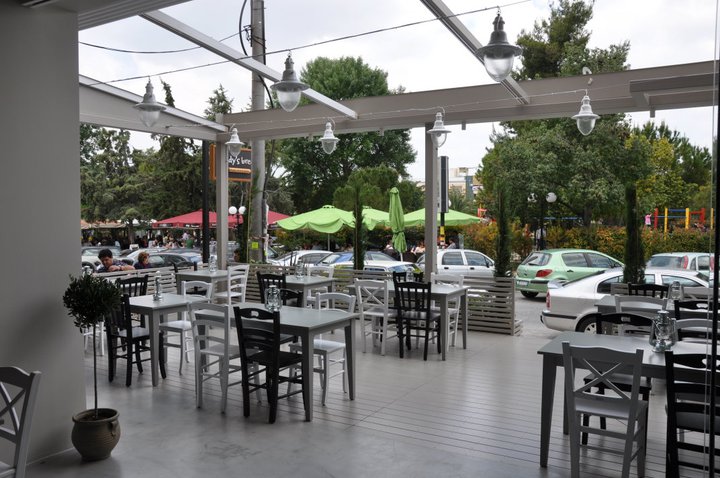 Kalamaki Square Αγία Παρασκευή - Τραπέζια έξω