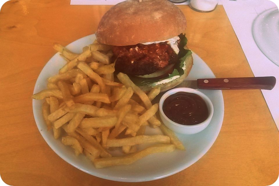 Kalamaki Square Αγία Παρασκευή - Burger 7