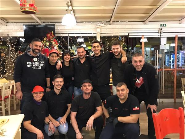 προσωπικό του καταστήματος Πίττες της Γεωργίας