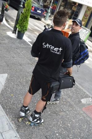 Street Souvlaki Διανομέας με Πατίνια 3